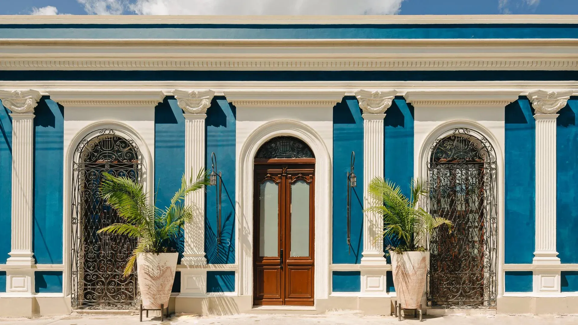 CIGNO_Hotel_Boutique_Mérida_Adults_Only_Historic_Casona_19th_Century_Architecture_Luxury_Stay_Gastronomic_Experiences_Exclusive_Activities_Cultural_Heritage_Yucatán_Colonial_Design_Personalized_Service_Tropical_Escape_A2.webp