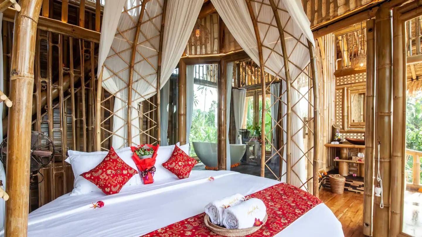 Magic_Hills_Unique_Bamboo_Houses_Jungle_Sidemen_Valley_Honeymoon_Couples_Architecture_Bali_Indonesia_W_b8ceda5e5f-2.webp